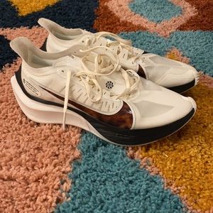 Nike Zoom Gravity ‘Barely Rose’